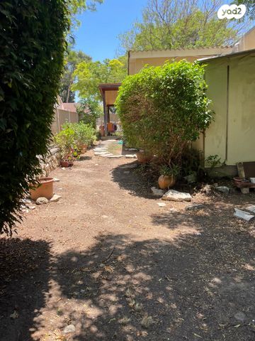 דו משפחתי, בחן