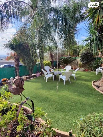 דו משפחתי, אלפי מנשה