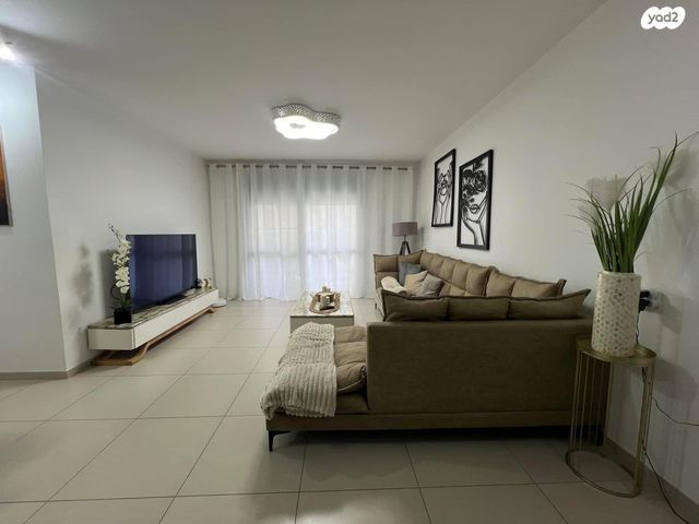 דירה, גדעון האוזנר, רמות הרכס, באר שבע