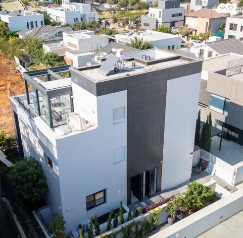 בית פרטי/ קוטג', אלוף יצחק חופי, שיכון צנחנים, רמת גן