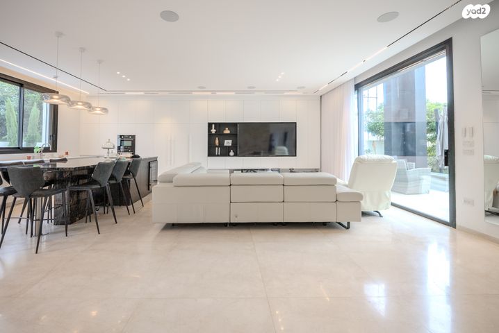 בית פרטי/ קוטג', אלוף יצחק חופי, שיכון צנחנים, רמת גן