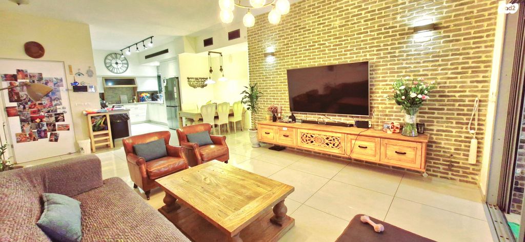 דירת גן, ע. הלל, נווה זמר, רעננה