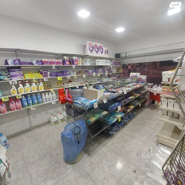 חנויות/ שטח מסחרי