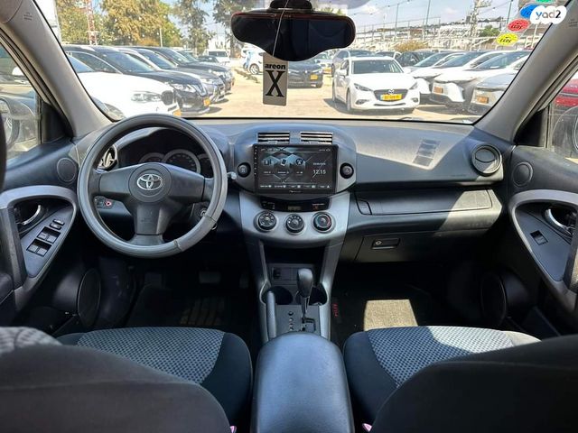 טויוטה RAV4