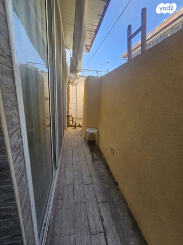 דו משפחתי, אייר, עזרא, הארגזים, תל אביב יפו