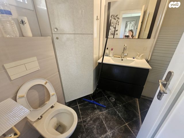 דו משפחתי, אייר, עזרא, הארגזים, תל אביב יפו