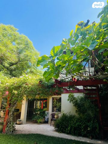 בית פרטי/ קוטג', דרך הפרחים, כוכב יאיר / צור יגאל