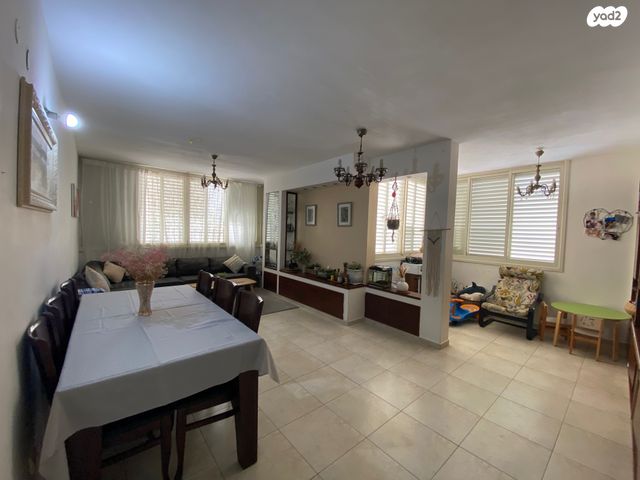 דירה, חולדה הנביאה, הפועל המזרחי ג', שיכון ג', בני ברק