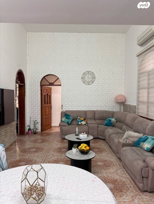 צהלון, שיכוני חסכון