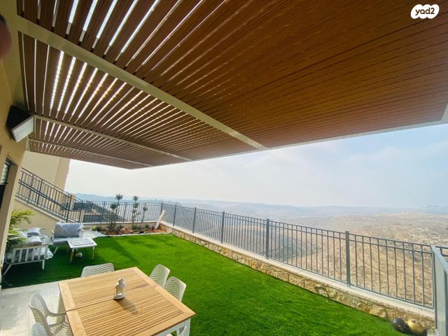 דירת גן, ענבר, נעלה, נעלה