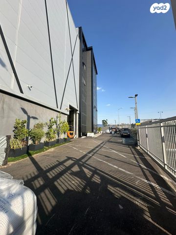 מבני תעשיה, אזור תעשיה, יבנה