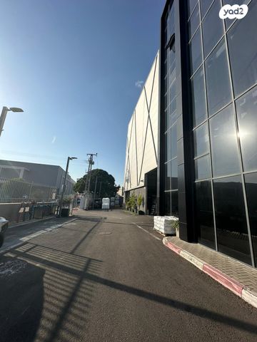 מבני תעשיה, אזור תעשיה, יבנה