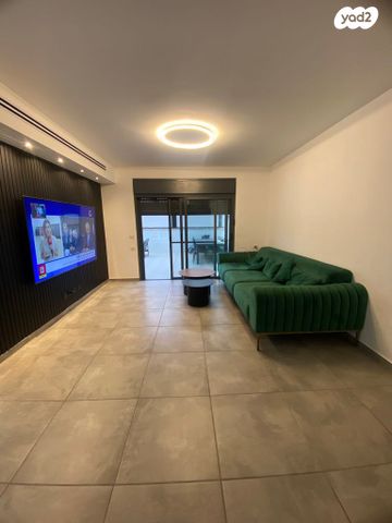 דירת גן, גן יבנה מערב, גן יבנה