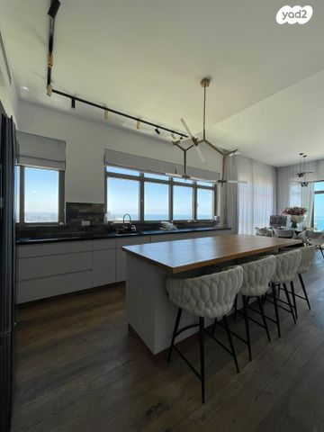 גג/ פנטהאוז, שדרות בן גוריון 143, אגמים, נתניה