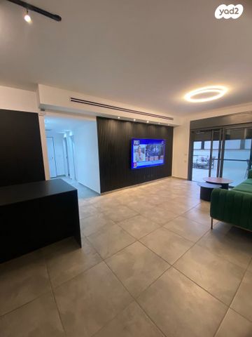 דירת גן, גן יבנה מערב, גן יבנה