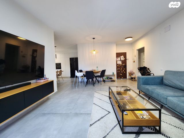 דירה, העלייה הראשונה 8, מרכז העיר, חדרה