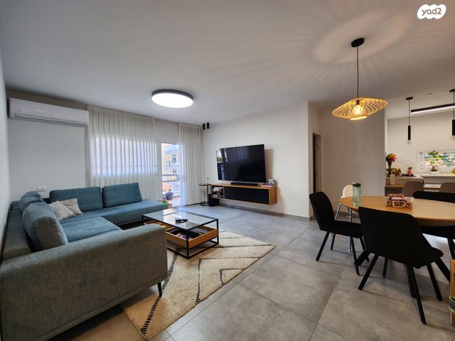 דירה, העלייה הראשונה 8, מרכז העיר, חדרה