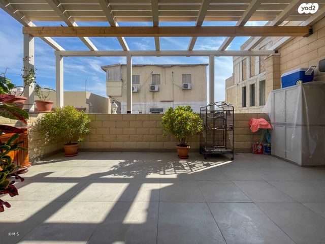 גג/ פנטהאוז, צהלון, שיכוני חסכון, תל אביב יפו