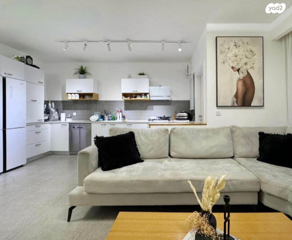 דירה, עוזי חיטמן, נאות אפק, אפקה, קרית ביאליק