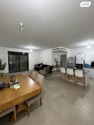 אריאל שרון 16