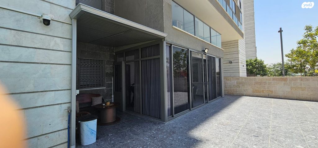 דירת גן, יוסף אבו, נתיבות מערב, נתיבות