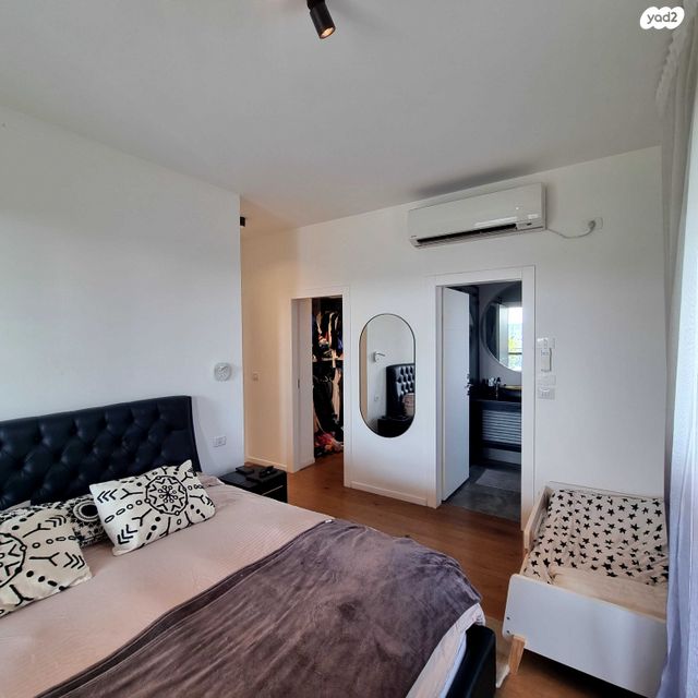 דירה, אריק איינשטיין, הרצליה ב', הרצליה