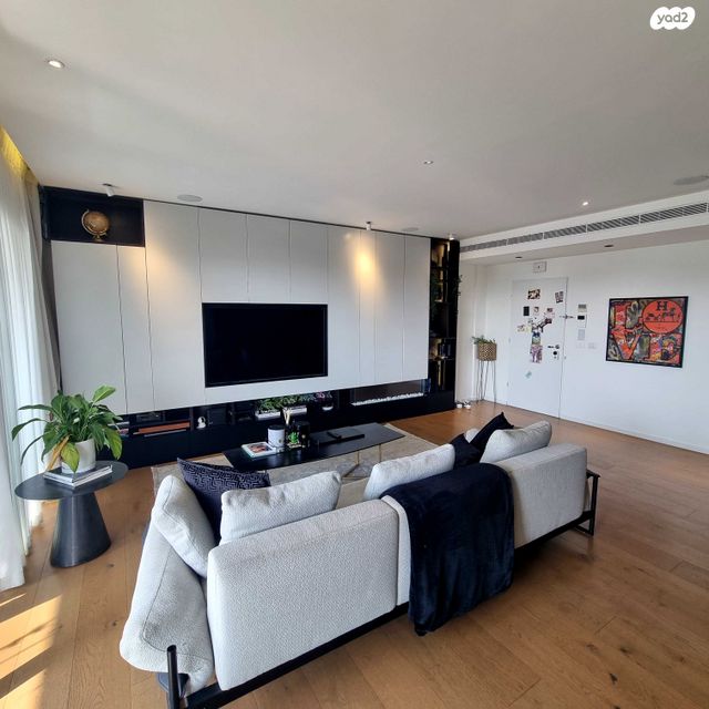 דירה, אריק איינשטיין, הרצליה ב', הרצליה