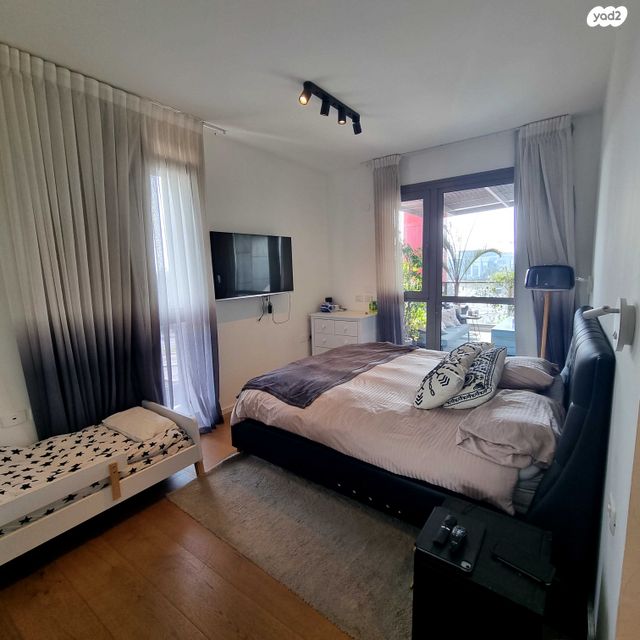 דירה, אריק איינשטיין, הרצליה ב', הרצליה