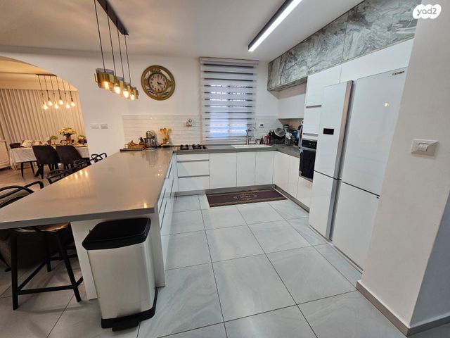 דירת גן, יוסף אבו, נתיבות מערב, נתיבות