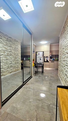 דירה, זאב ז'בוטינסקי 7, אגרובנק, חולון