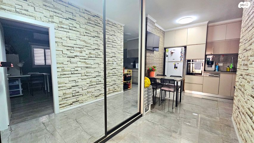 דירה, זאב ז'בוטינסקי 7, אגרובנק, חולון