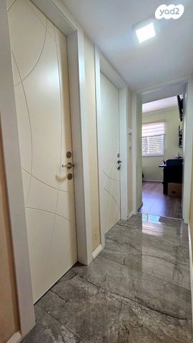 דירה, זאב ז'בוטינסקי 7, אגרובנק, חולון