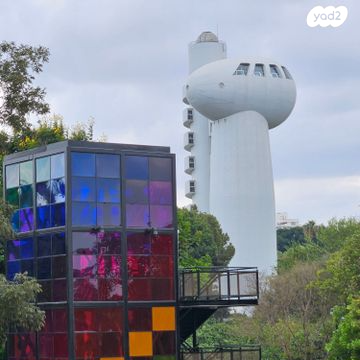 מגרשים, דרך מנחם בגין 1, רחובות