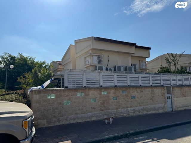 דו משפחתי, נאות הפרחים, גן יבנה