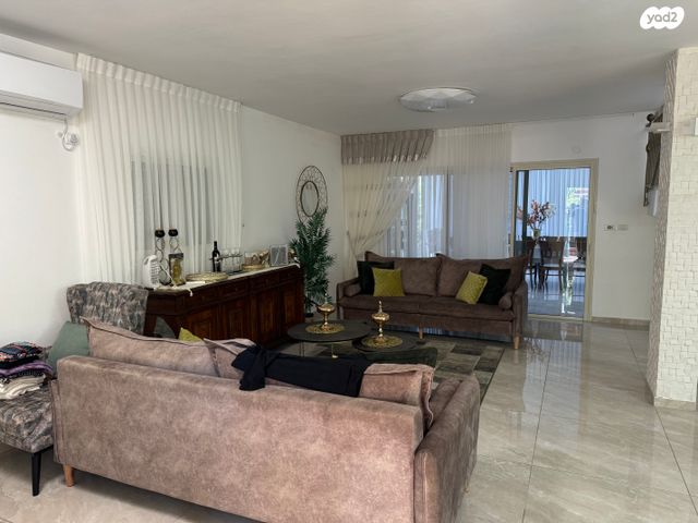 דו משפחתי, נאות הפרחים, גן יבנה