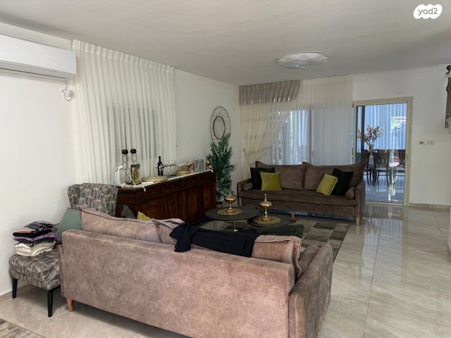 דו משפחתי, נאות הפרחים, גן יבנה