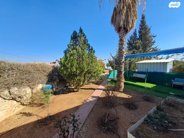 דו משפחתי, גאון הירדן, מעלה אפרים