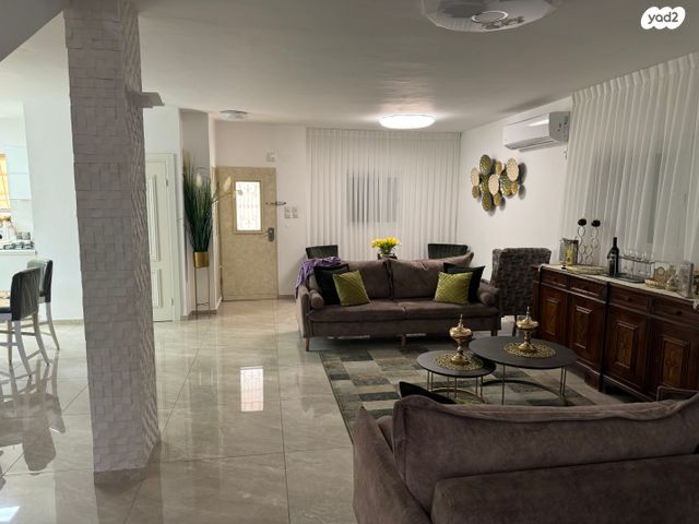 דו משפחתי, נאות הפרחים, גן יבנה