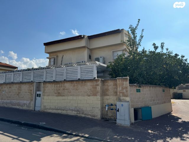 דו משפחתי, נאות הפרחים, גן יבנה