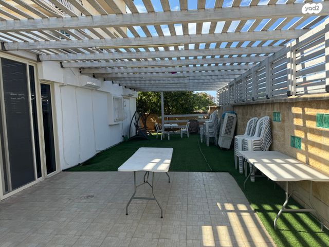 דו משפחתי, נאות הפרחים, גן יבנה