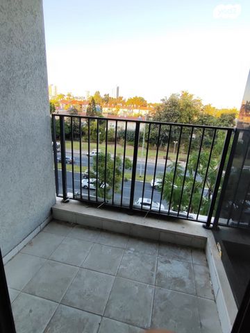 מעפילי אגוז 84