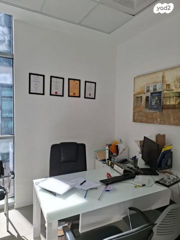 משרדים, חולון