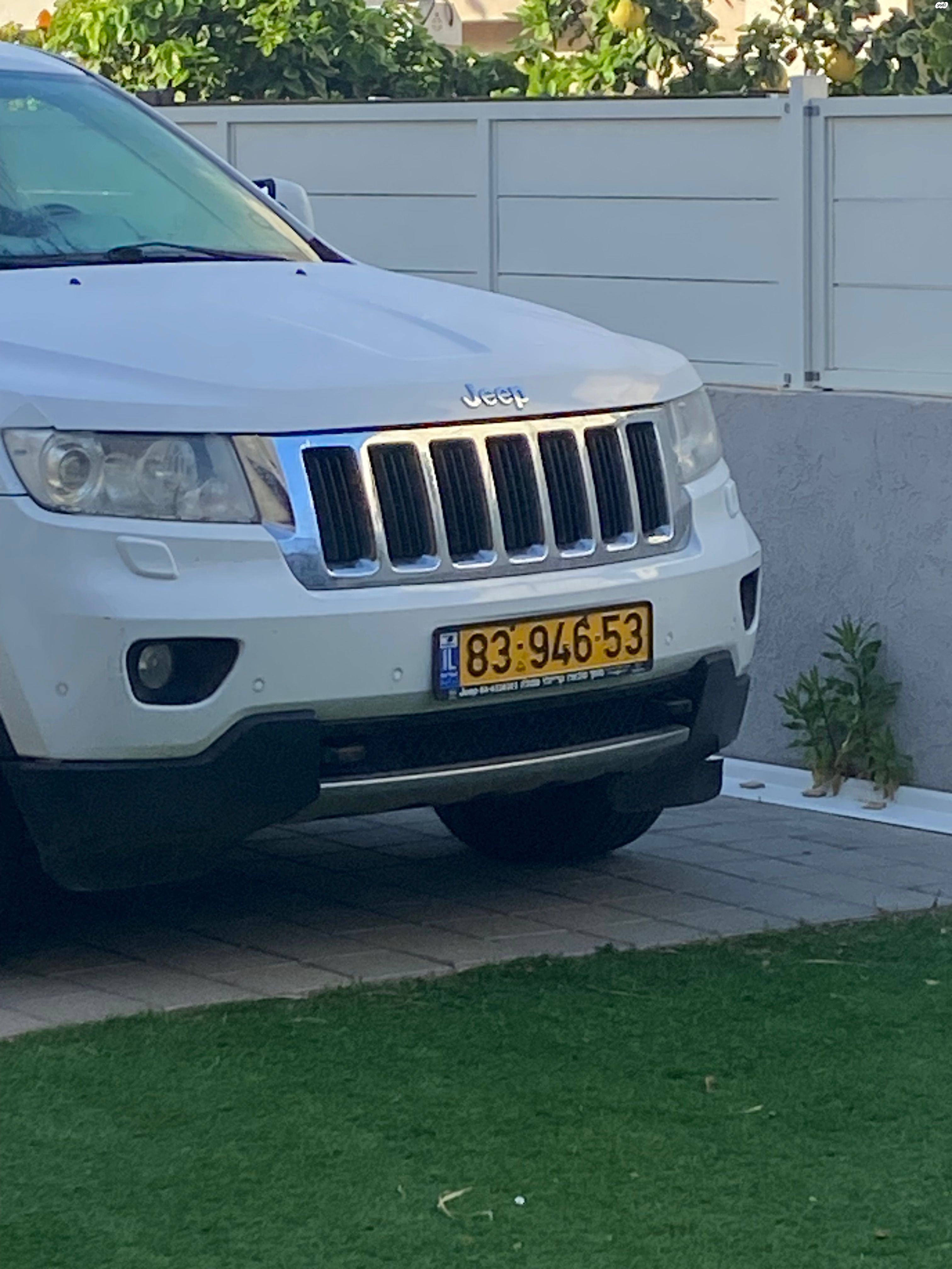 מודעת רכב ג'יפ גרנד צ'ירוקי