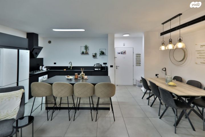 דירה, עפרה חזה, משכנות האומנים, קרית מוצקין