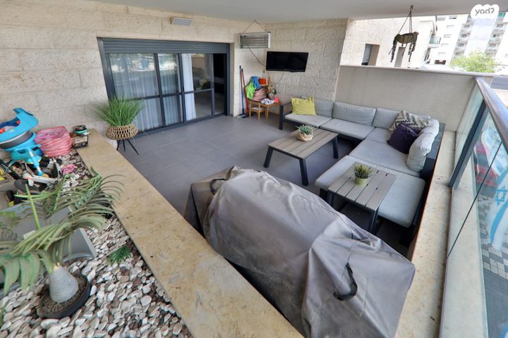 דירה, עפרה חזה, משכנות האומנים, קרית מוצקין