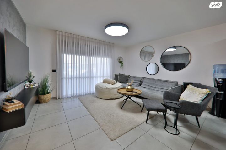 דירה, עפרה חזה, משכנות האומנים, קרית מוצקין