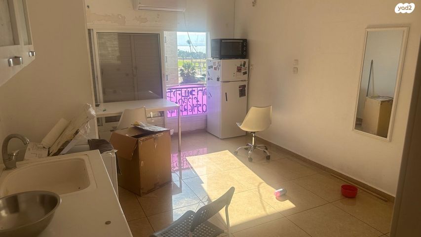 גיורא יוספטל 8