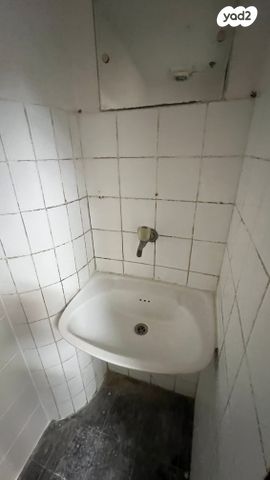 חנויות/ שטח מסחרי, פרופסור יחזקאל קויפמן 6, נווה צדק, תל אביב יפו