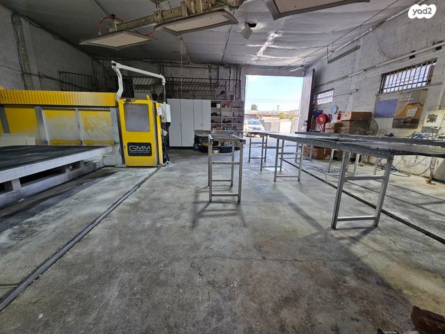 מבני תעשיה, היוזם, קרית ביאליק