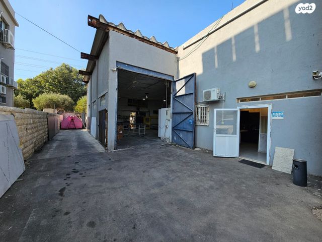 מבני תעשיה, היוזם, קרית ביאליק